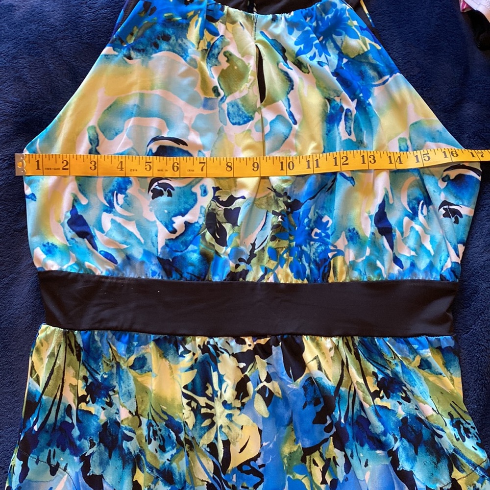 Beautiful, Peter Nygard, size M, halter style dress with pockets! Great colours! - Picture 5 of 7